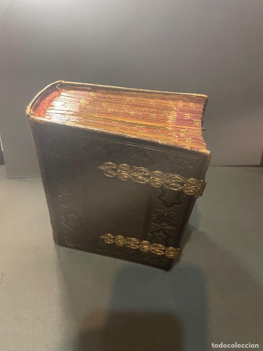 Fotograf&iacute;a antigua: ANTIGUO ALBUM CARTES DE VISITE S. XIX - ALBUM DE PIEL REPUJADA DE EPOCA CONSTA DE 100 CARTES DE VISI