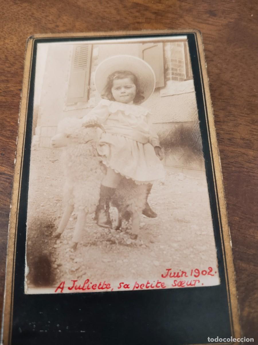 Photographie ancienne: CDV Ni&ntilde;a en Cordero de juguete. A&ntilde;o 1902.