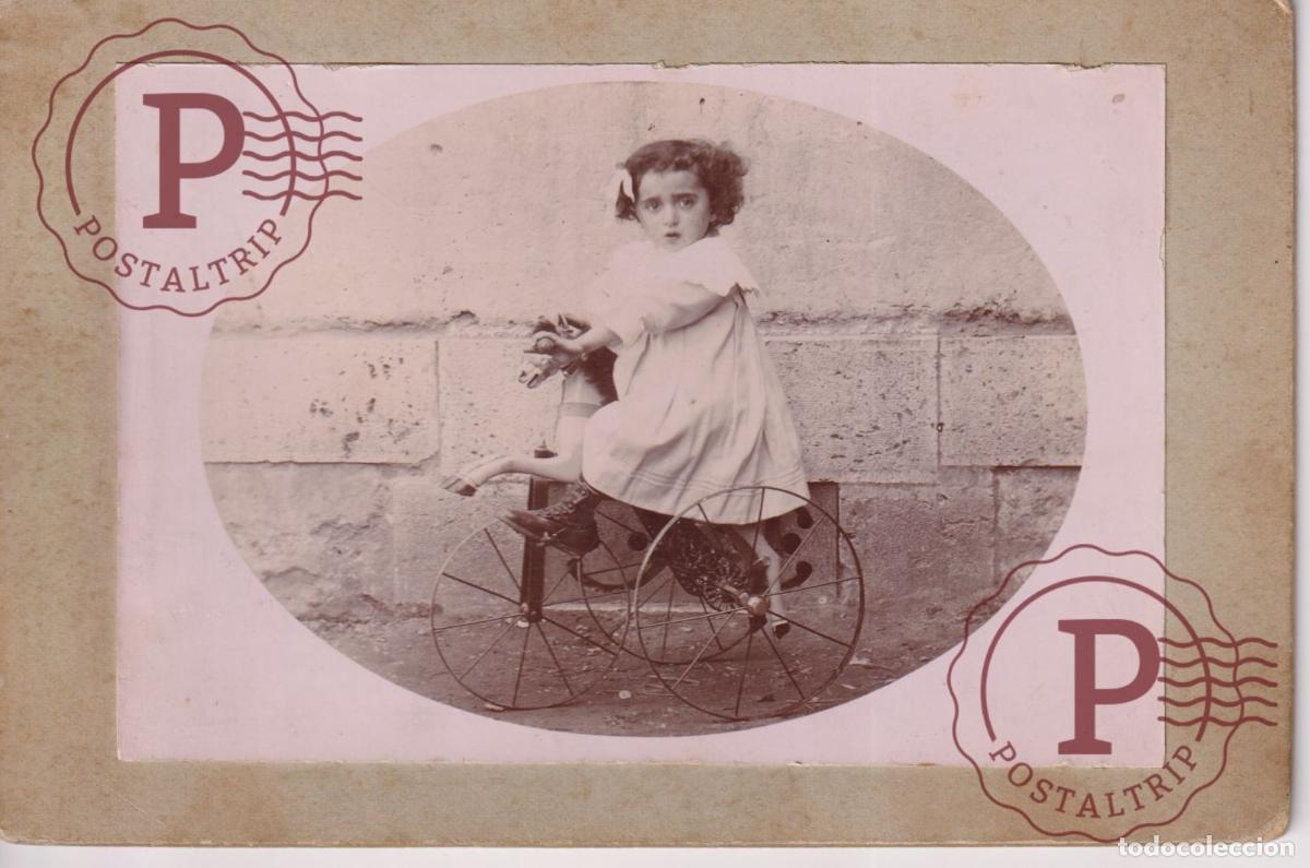 Fotograf&iacute;a antigua: NI&Ntilde;A, GIRL, FILLE, TOY, JUGUETE, JOUET. BICICLETA. CYCLE. VELO. CABINET. 16.5X11CM