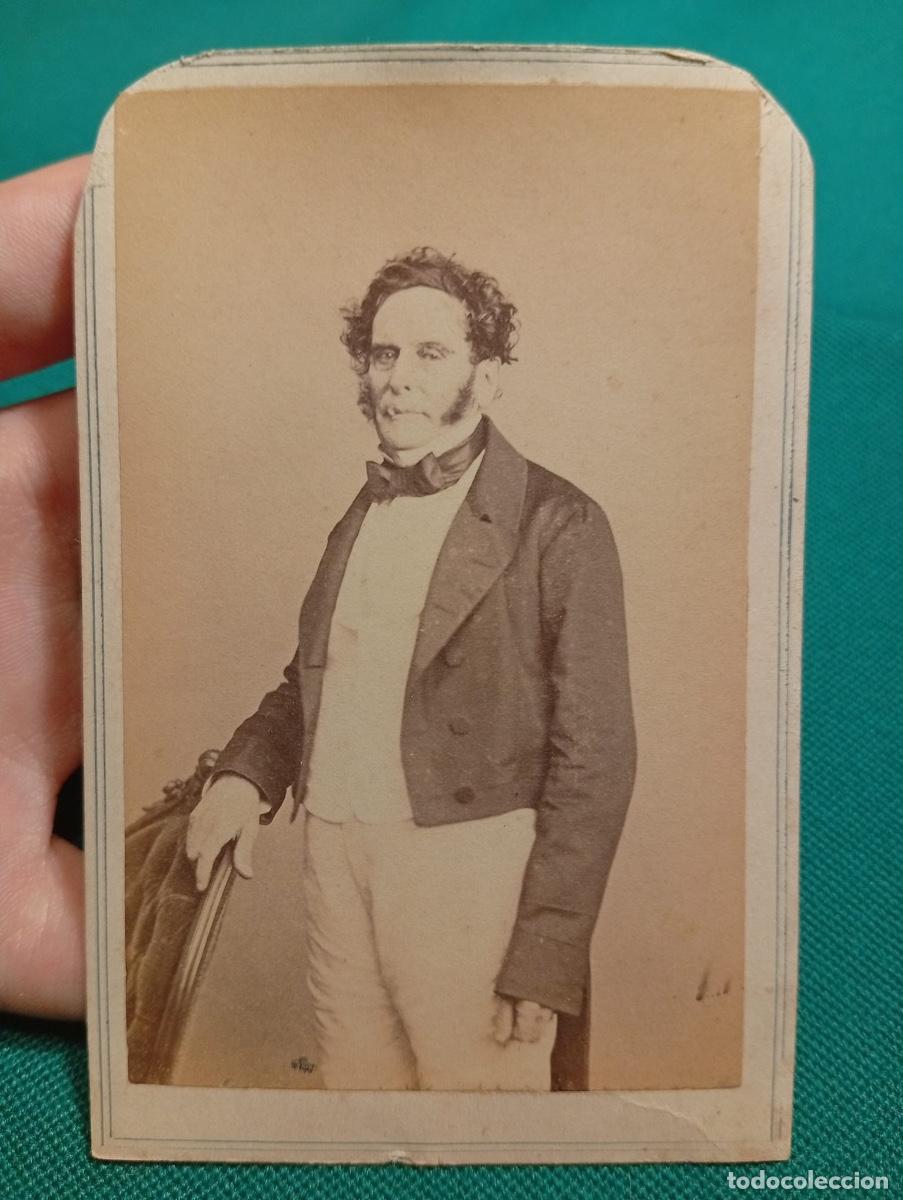 Fotograf&iacute;a antigua: Foto CDV caballero posando pajarita fredricks habana colonial 1850