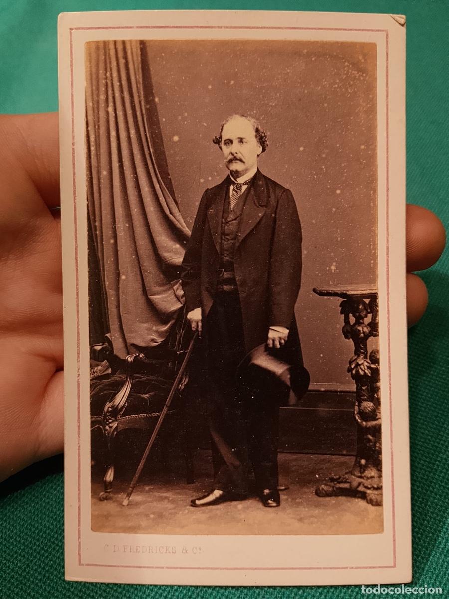 Fotograf&iacute;a antigua: Foto CDV caballero posando levita sombrero copa Cuba La Habana mitad XIX colonial fredricks & co fot