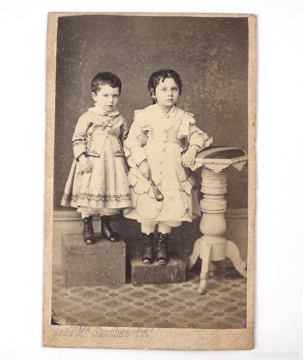 Fotograf&iacute;a antigua: Pareja de ni&ntilde;os, foto: Jos&eacute; M&ordf; S&ntilde;anchez, Ferrol.
