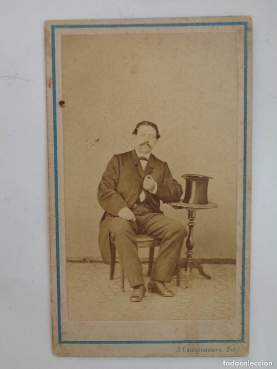 Fotograf&iacute;a antigua: CDV DE SE&Ntilde;OR ELEGANTE CON CHISTERA , SIGLO XIX . DE JULIAN CAMPOMANES , BADAJOZ
