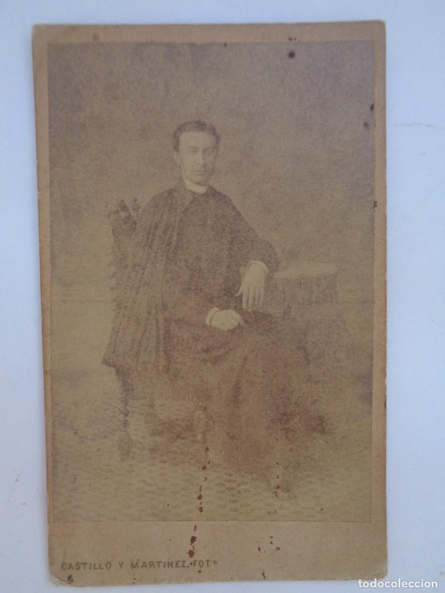 Photographie ancienne: CDV DE SACREDOTO CON SOTANA Y ESCLAVINA , SIGLO XIX . DE F. DEL CASTILLO Y MARTINEZ, SEVILLA