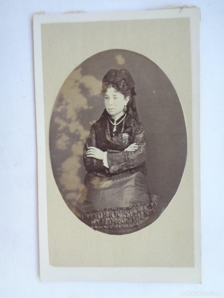Fotograf&iacute;a antigua: CDV , PRECIOSA FOTO DE ESTUDIO DE SE&Ntilde;ORITA DEL SIGLO XIX