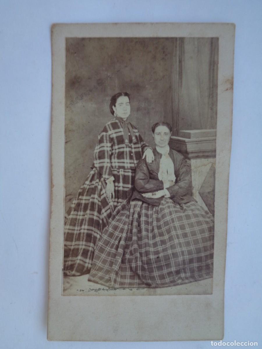 Fotograf&iacute;a antigua: CDV DE MUJERES POSANDO DEL SIGLO XIX