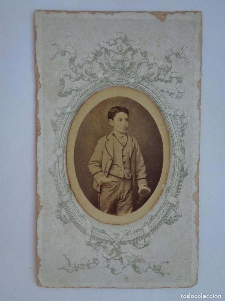 Photographie ancienne: CDV DE NI&Ntilde;O ELEGANTE DEL SIGLO XIX , PEGADA SOBRE CARTON SIN DATOS