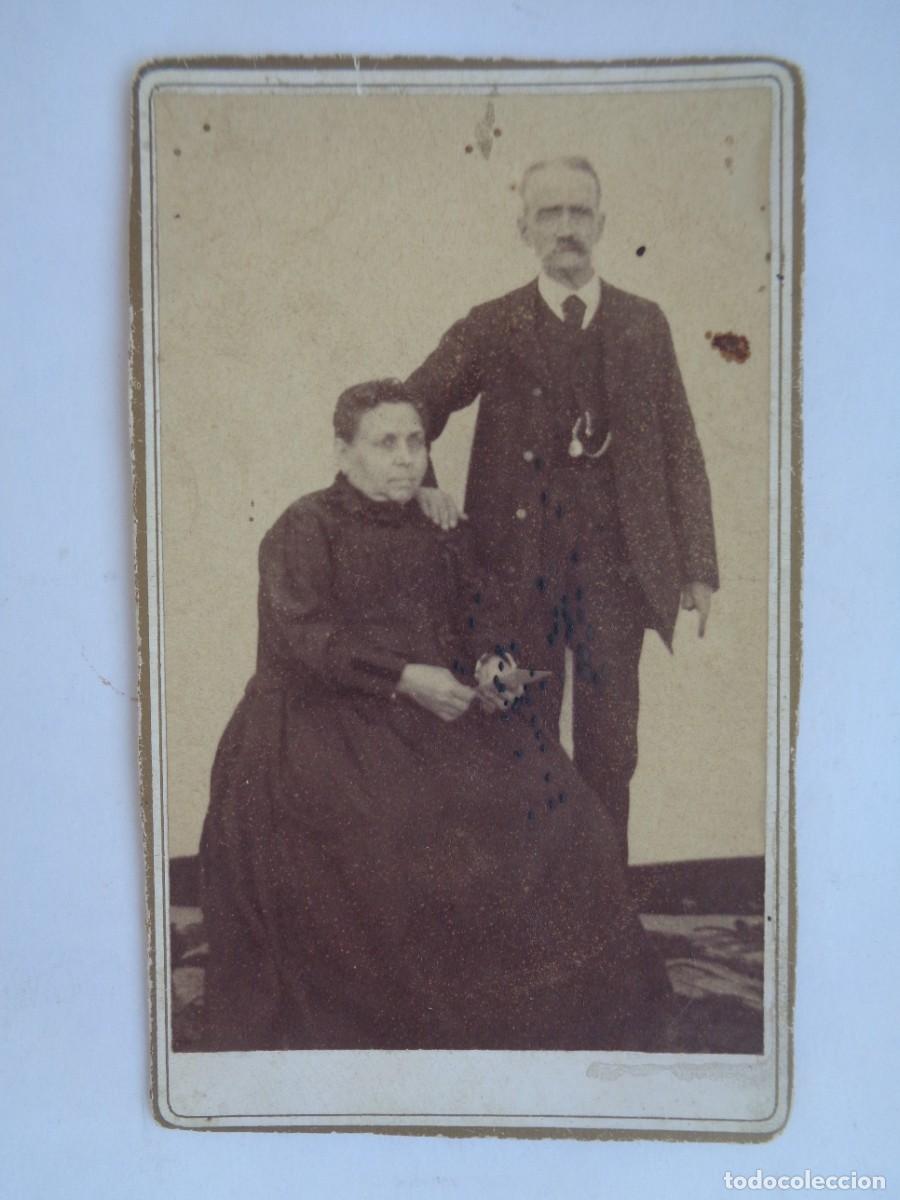 Fotograf&iacute;a antigua: CDV DE PAREJA DE SE&Ntilde;ORES MAYORES DEL SIGLO XIX