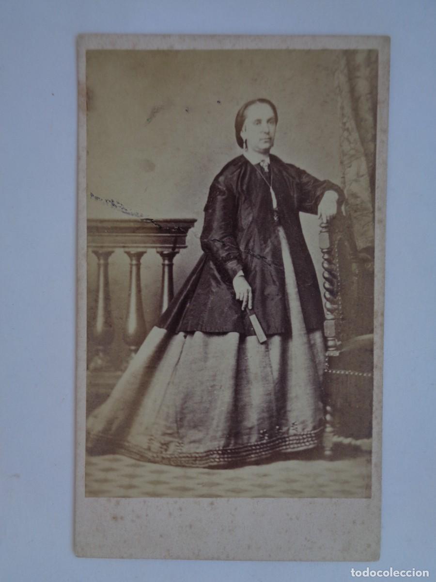 Fotograf&iacute;a antigua: PRECIOSA FOTO CDV DE SE&Ntilde;ORA CON ABANICO, DEL SIGLO XIX