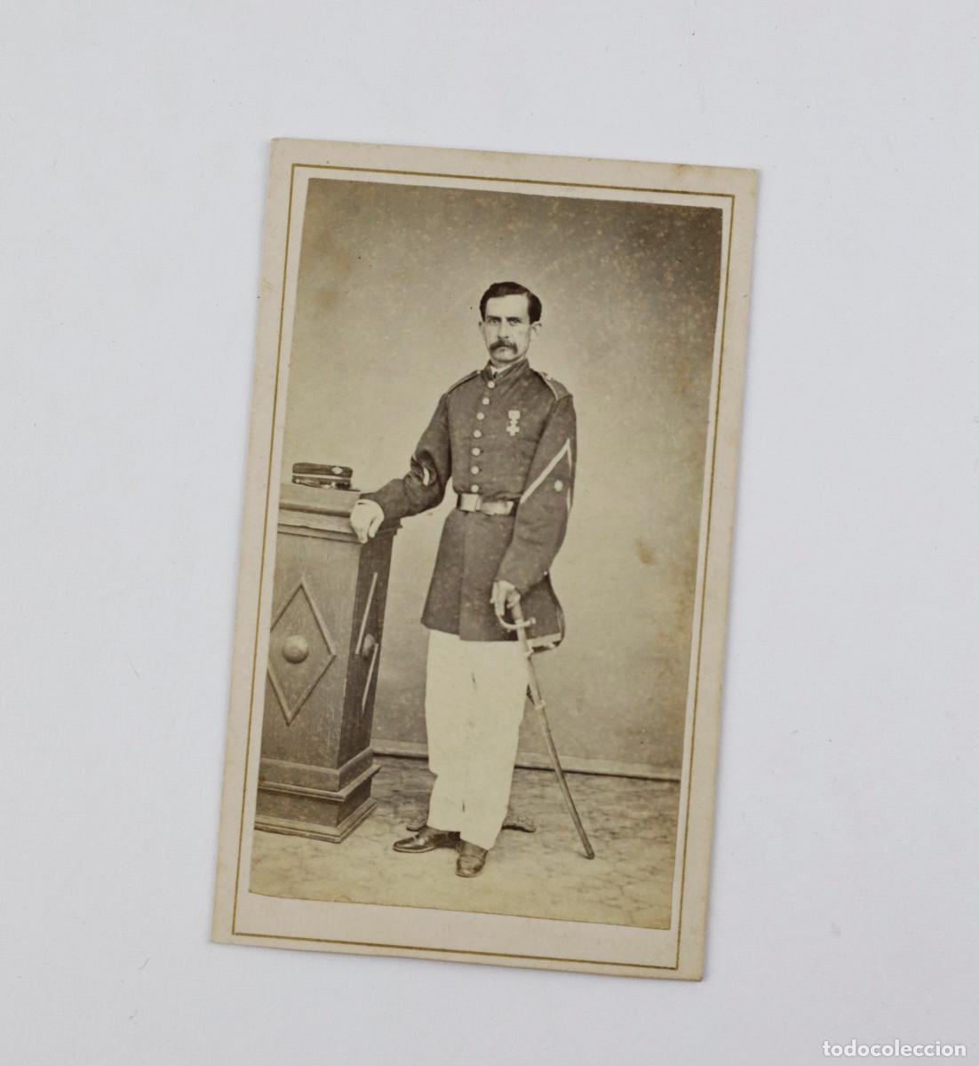 Fotograf&iacute;a antigua: Militar Jos&eacute; Trinidad Mari&ntilde;o. Retrato dedicado, ver reverso.