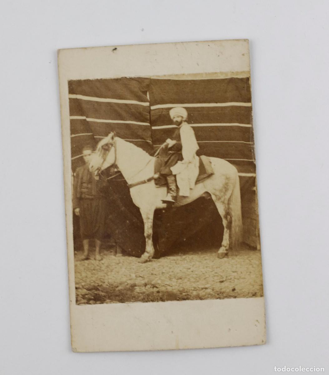 Fotograf&iacute;a antigua: Personaje a caballo por identificar. Fotograf&iacute;a sin datos, ca 1860.