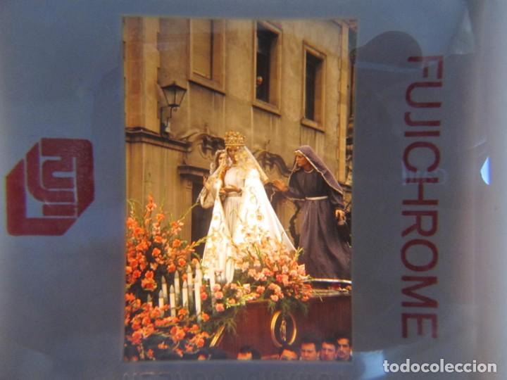 Fotografía antigua: 7 diapositivas procesión en León años 80 - Foto 3 - 223745831