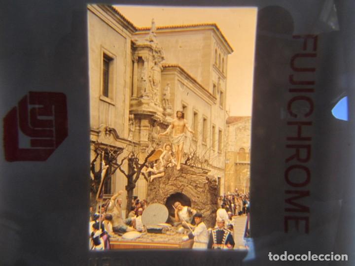 Fotografía antigua: 7 diapositivas procesión en León años 80 - Foto 6 - 223745831