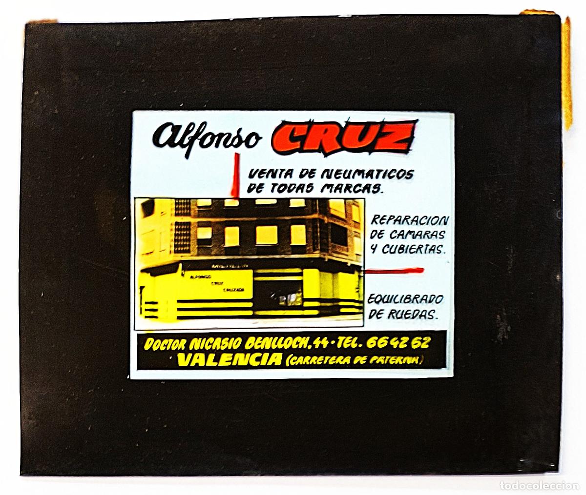 Fotografia antica: RW DIAPOSITIVA PUBLICIDAD VENTA DE NEUMATICOS ALFONSO CRUZ PATERNA VALENCIA A&Ntilde;OS 60 70 D24