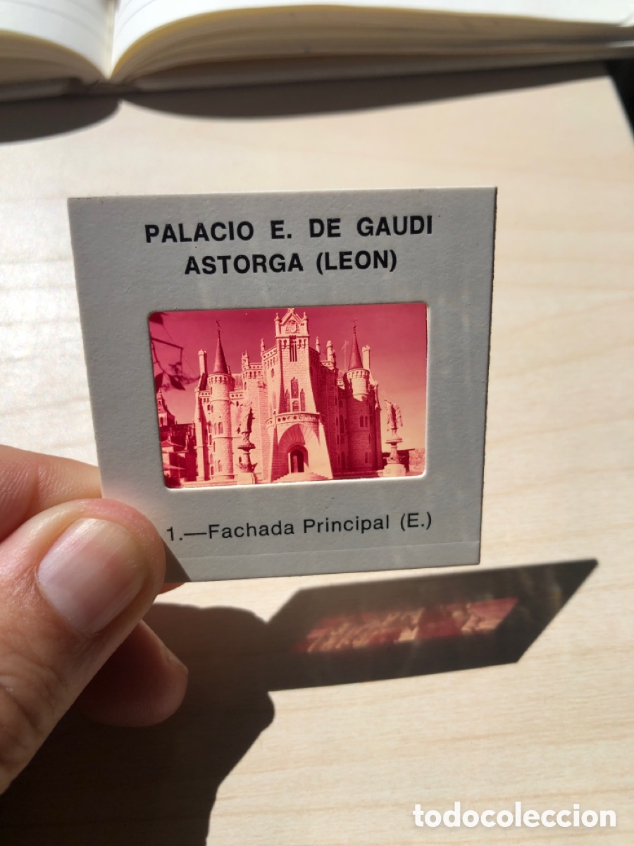 Fotograf&iacute;a antigua: Diapositiva Astorga. Le&oacute;n. Palacio Episcopal. Gaud&iacute;. Fachada principal. ASM