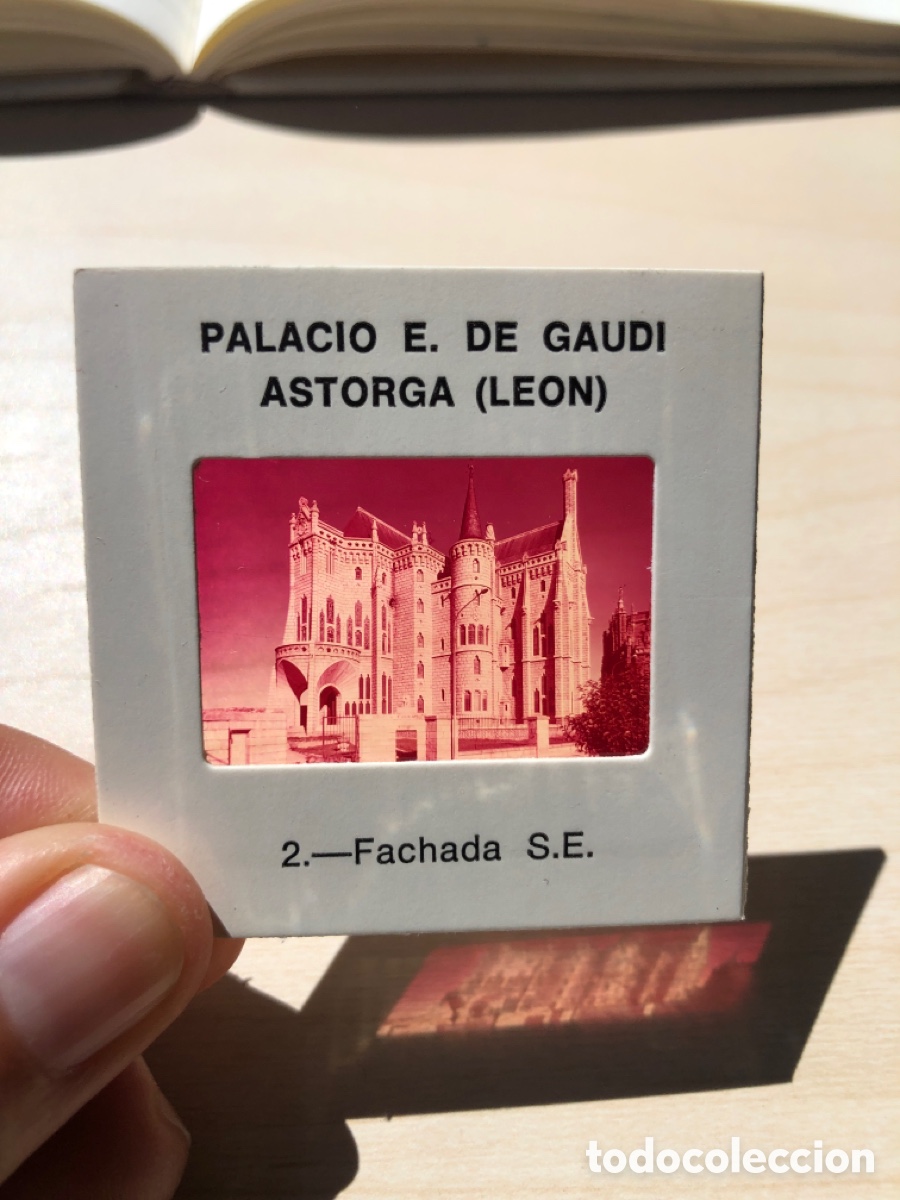 Fotograf&iacute;a antigua: Diapositiva Astorga. Le&oacute;n. Palacio Episcopal. Gaud&iacute;. Fachada. ASM
