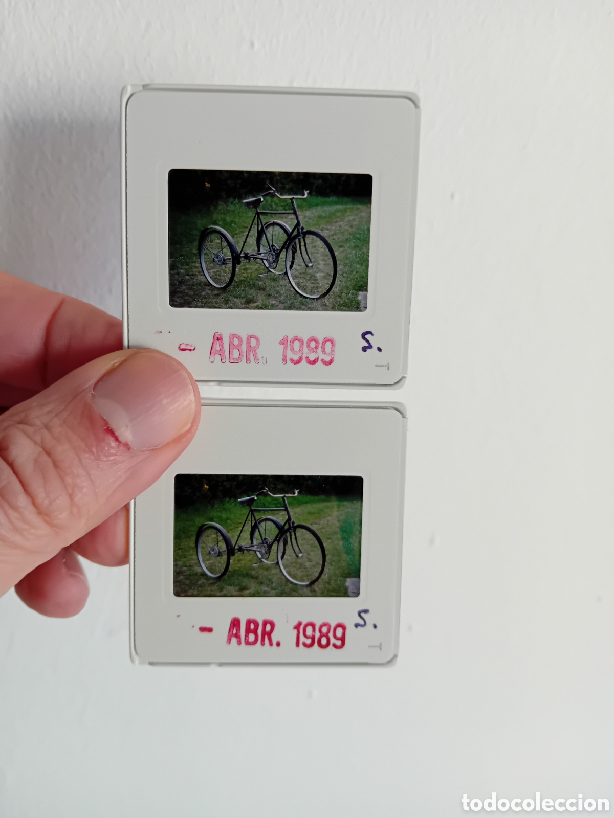 Fotograf&iacute;a antigua: DOS DIAPOSITIVAS 35MM TRICICLO. 1989. FOTOGRAF&Iacute;A PROFESIONAL