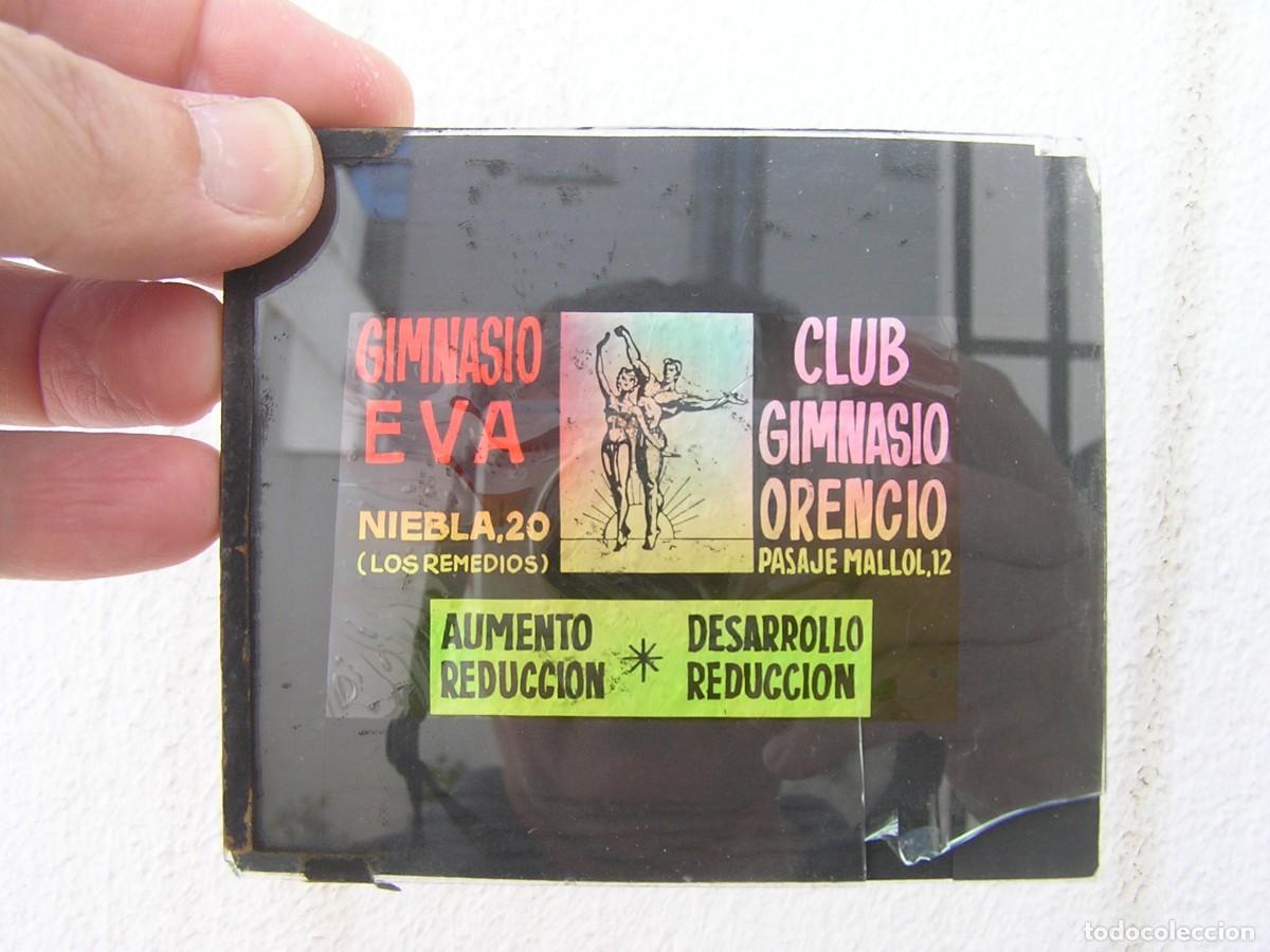 Fotograf&iacute;a antigua: Antiguo anuncio de gimnasio para proyectar en cine. Transparencia, diapositiva... Vidrio roto.
