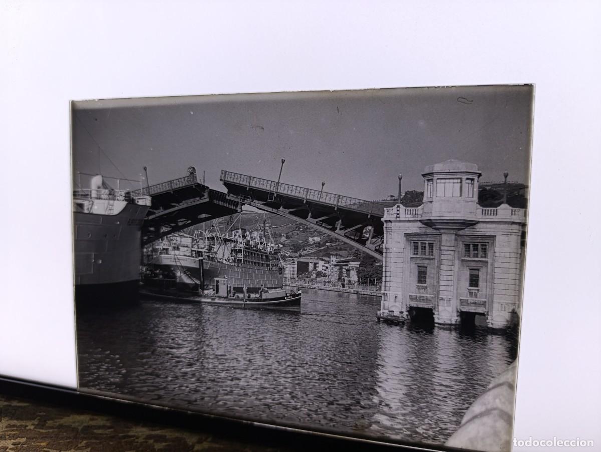 Fotografia antiga: Antiguo negativo de cristal, Bilbao, puente levadizo