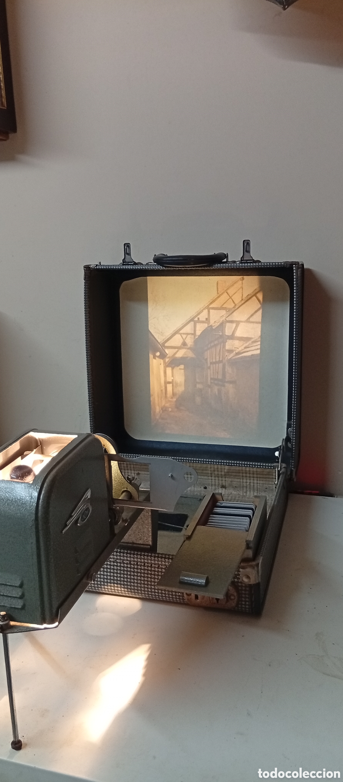 Fotograf&iacute;a antigua: Antiguo Proyector Diapositivas GNOME Port&aacute;til - A&ntilde;os 60 - &iexcl;FUNCIONANDO! - Malet&iacute;n Pantalla Original