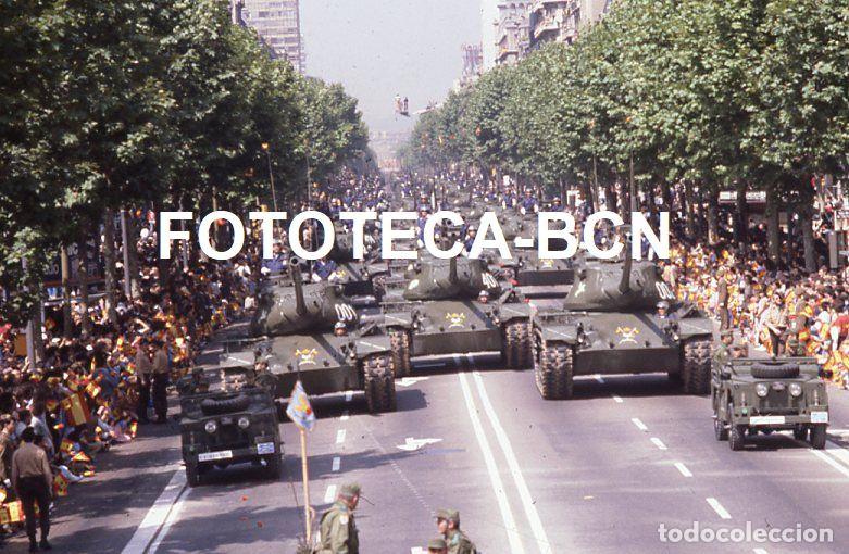 Antique Photography: DESFILE FUERZAS ARMADAS BARCELONA AV DIAGONAL A&Ntilde;O 1981 VEHICULO LAND ROVER TANQUE EJERCITO TIERRA