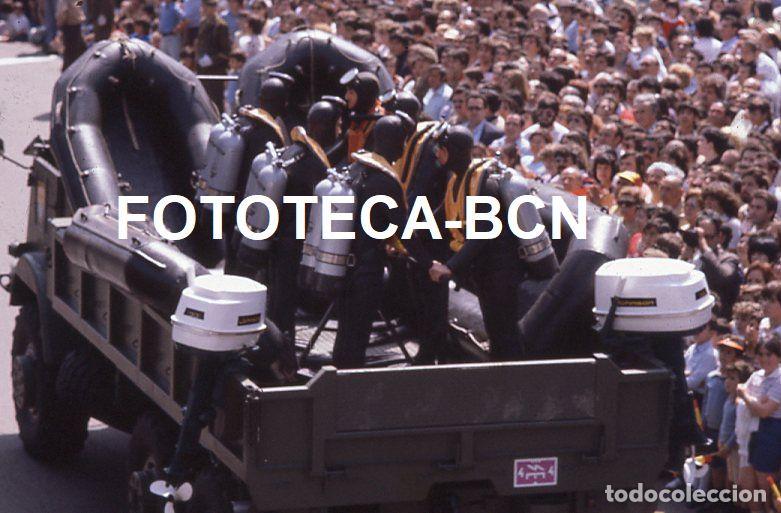 Antique Photography: DESFILE FUERZAS ARMADAS BARCELONA AV DIAGONAL A&Ntilde;O 1981 CAMION PEGASO BUCEADORES LANCHA NEUMATICA