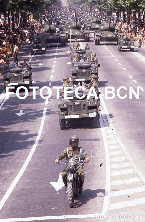 Antique Photography: DESFILE FUERZAS ARMADAS BARCELONA A&Ntilde;O 1981 MOTO VEHICULO LAND ROVER LIGERO EJERCITO TIERRA