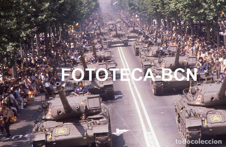Fotograf&iacute;a antigua: DESFILE FUERZAS ARMADAS BARCELONA A&Ntilde;O 1981 TANQUE EJERCITO TIERRA