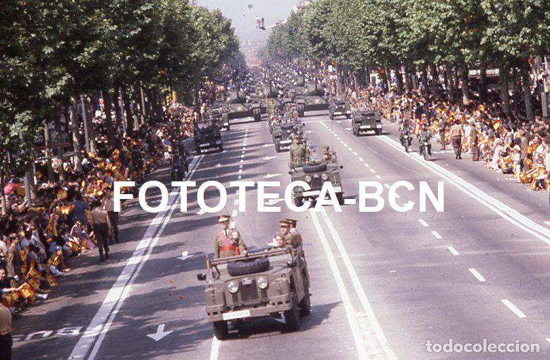 Fotograf&iacute;a antigua: DESFILE FUERZAS ARMADAS BARCELONA AV DIAGONAL A&Ntilde;O 1981 VEHICULO LAND ROVER EJERCITO TIERRA