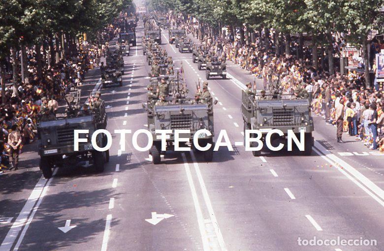 Fotograf&iacute;a antigua: DESFILE FUERZAS ARMADAS BARCELONA A&Ntilde;O 1981 CAMION PEGASO EJERCITO TIERRA