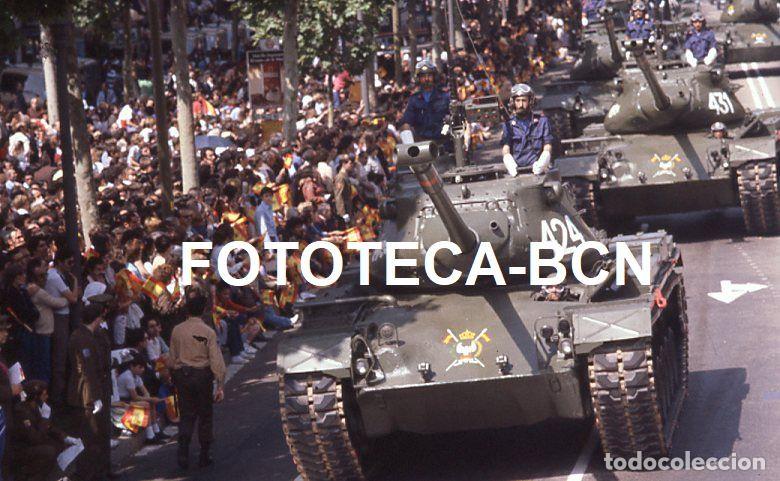 Fotograf&iacute;a antigua: DESFILE FUERZAS ARMADAS BARCELONA A&Ntilde;O 1981 TANQUE EJERCITO TIERRA