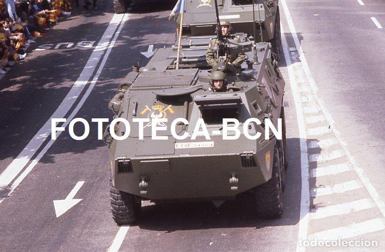 Fotograf&iacute;a antigua: DESFILE FUERZAS ARMADAS BARCELONA A&Ntilde;O 1981 VEHICULO BMR EJERCITO TIERRA