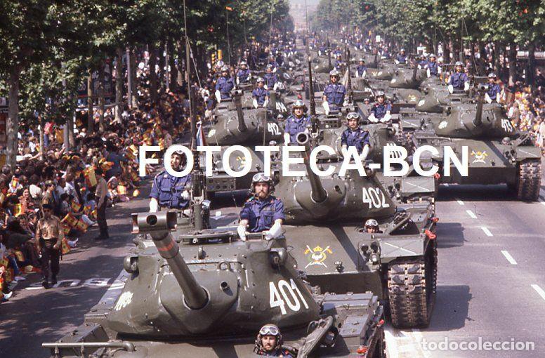 Fotograf&iacute;a antigua: DESFILE FUERZAS ARMADAS BARCELONA A&Ntilde;O 1981 TANQUE EJERCITO TIERRA