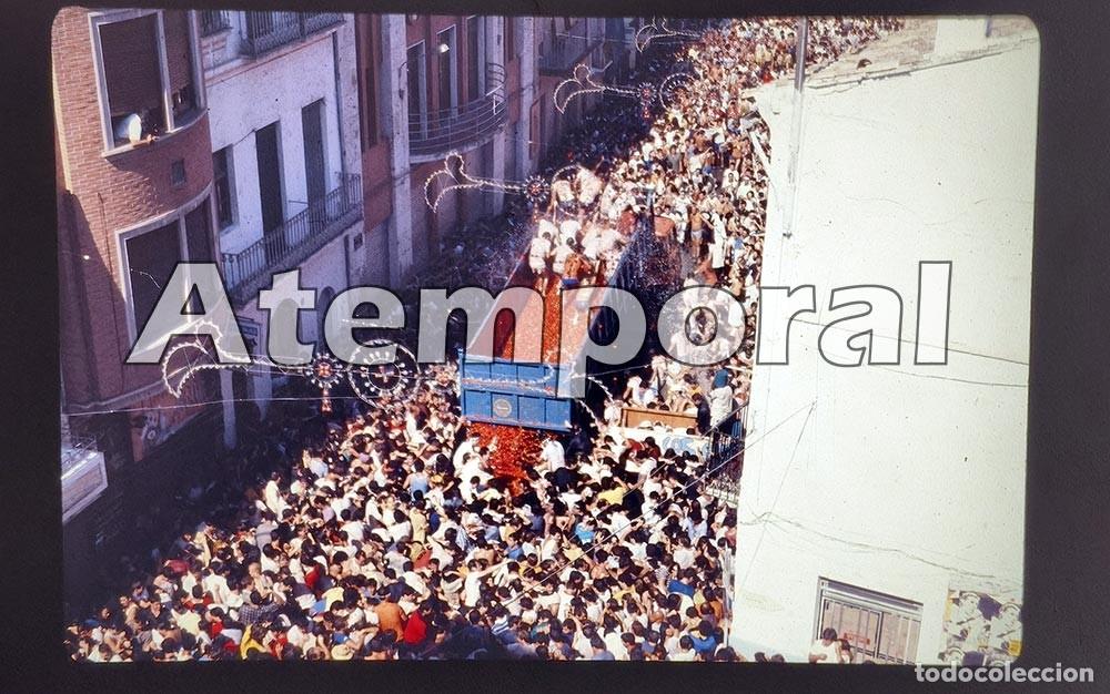 Fotograf&iacute;a antigua: Foto diapositiva de la tomatina de bu&ntilde;ol de los a&ntilde;os 80/90 - original