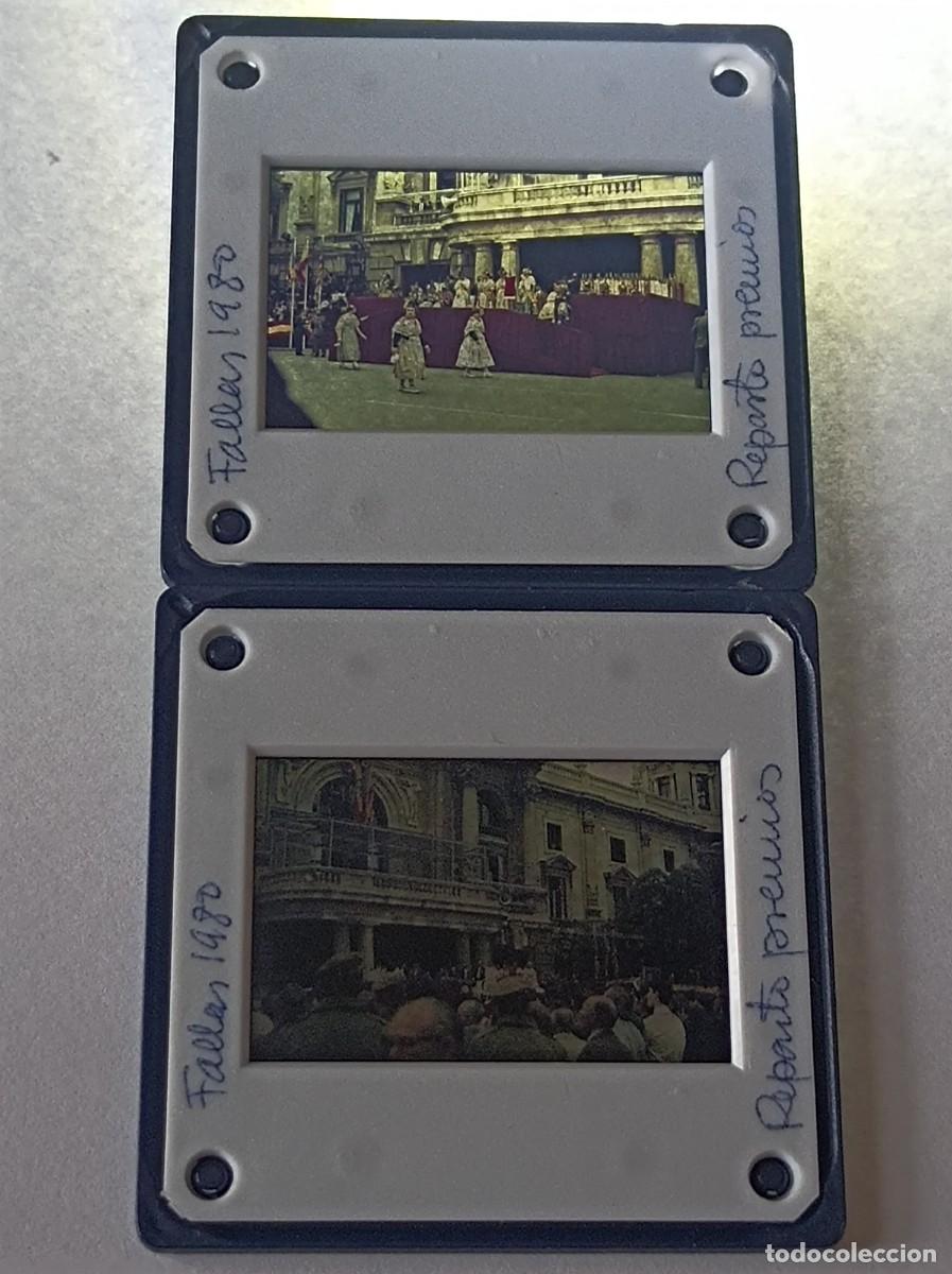 Fotograf&iacute;a antigua: 2 DIAPOSITIVAS FALLAS DE VALENCIA 1980 RECOGIDA DE PREMIOS