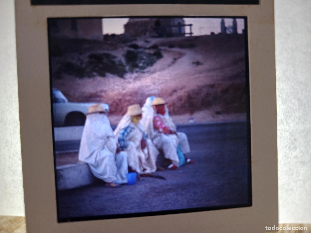 Fotograf&iacute;a antigua: antigua diapositiva 7 x 7 cm. rife&ntilde;as sentadas, marruecos