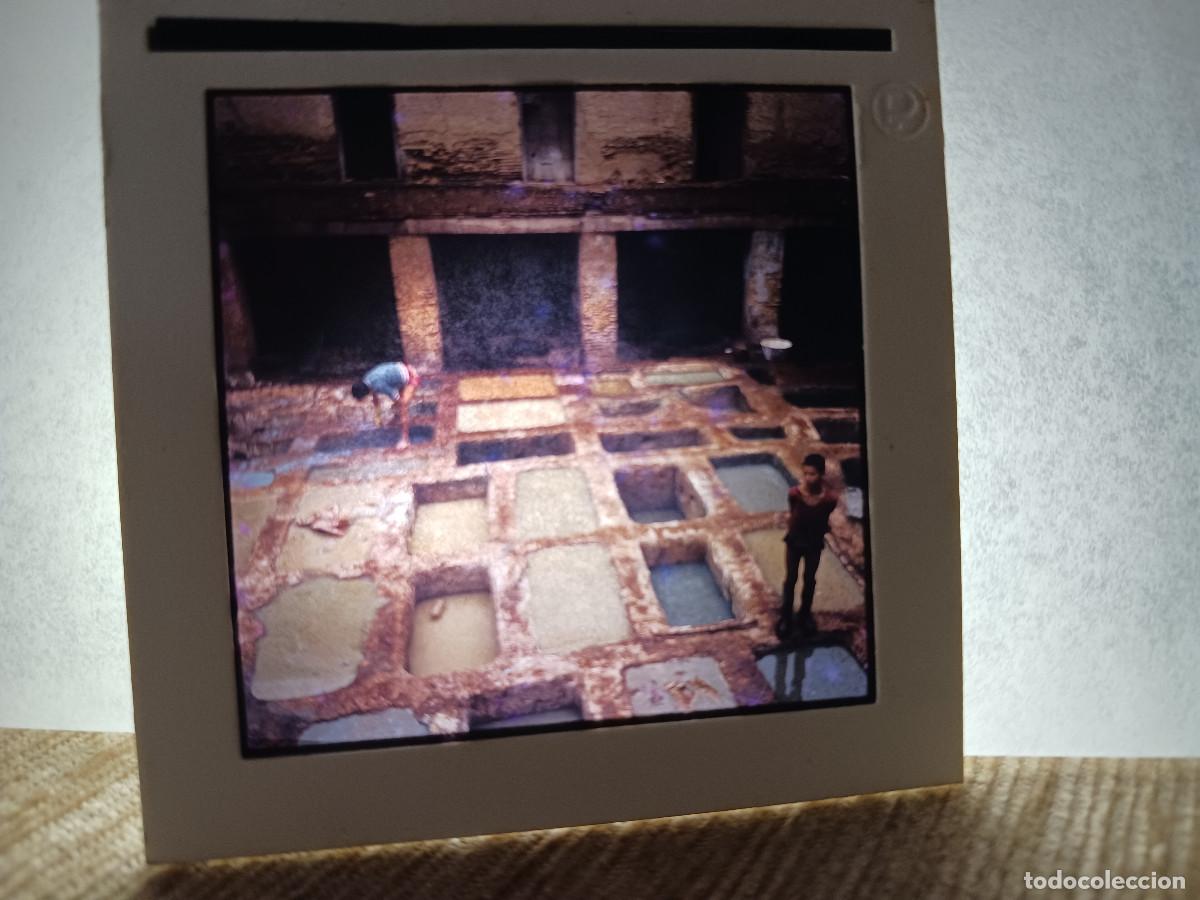 Fotograf&iacute;a antigua: antigua diapositiva 7 x 7 cm. fosas para tintar pieles, fez, marruecos