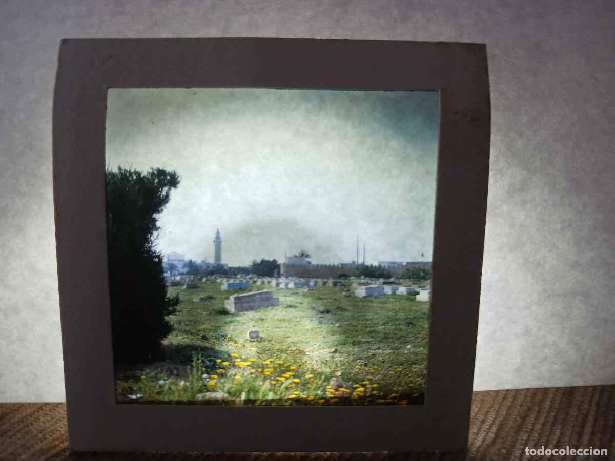 Fotograf&iacute;a antigua: antigua diapositiva 7 x 7 cm. cementerio, al fondo rabat, marruecos