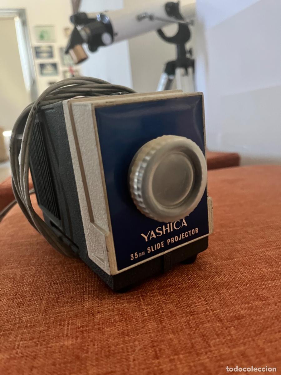 Fotograf&iacute;a antigua: Yashica Slide projector 35 mm