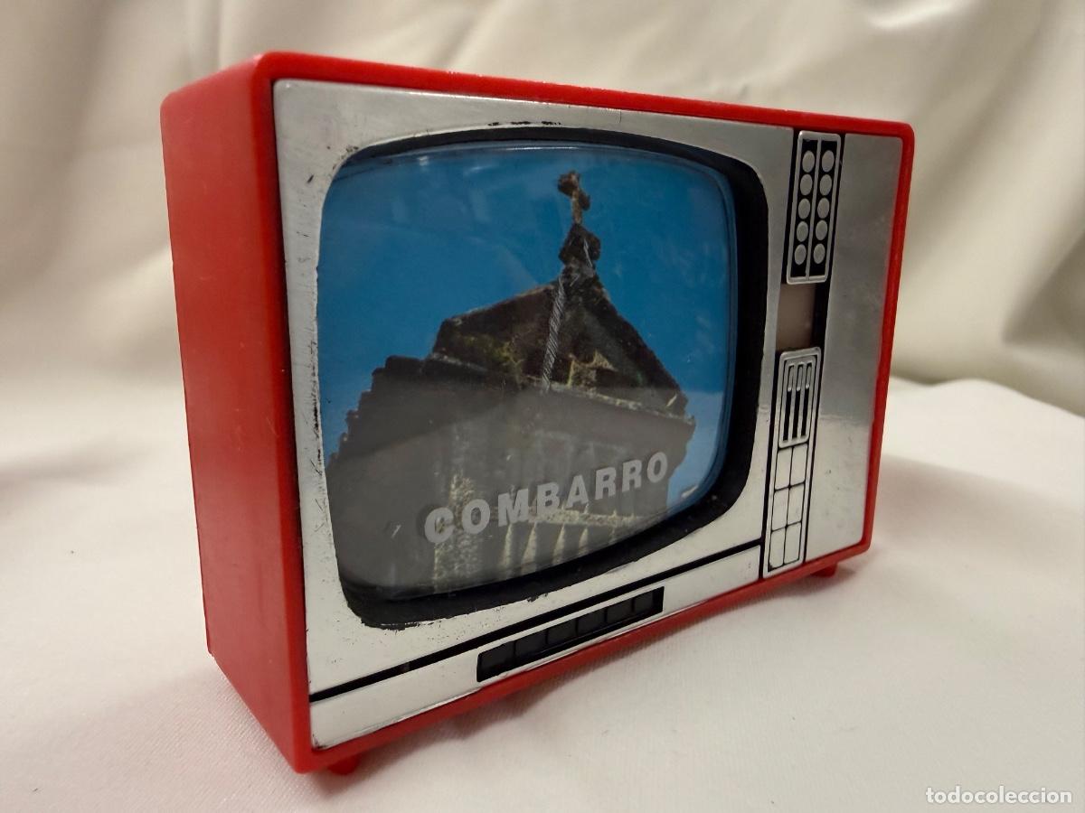 Fotograf&iacute;a antigua: COMBARRO. Antiguo visor de diapositivas en forma de Televisor. Funciona. Mide unos 8x6x3cms