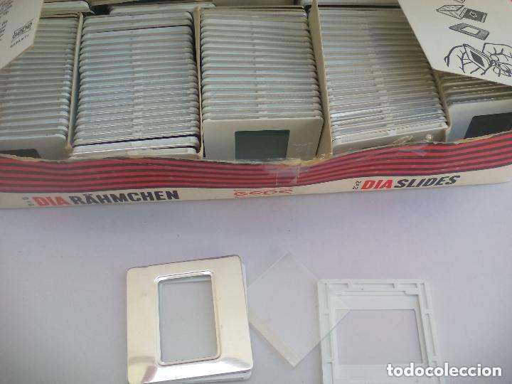 Fotograf&iacute;a antigua: CAJA CON 110 MARQUITOS DIAPOSITIVAS CON CRISTAL PROTECTOR GEPE DIA SLIDES r&auml;hmchen.