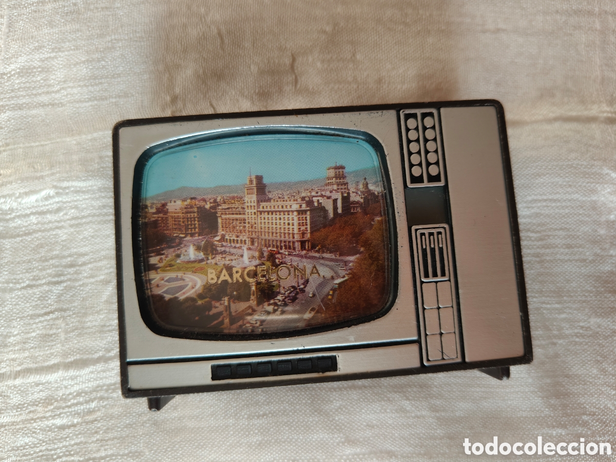 Fotograf&iacute;a antigua: Antigua televisi&oacute;n miniatura Barcelona souvenir recuerdo tur&iacute;stico vintage