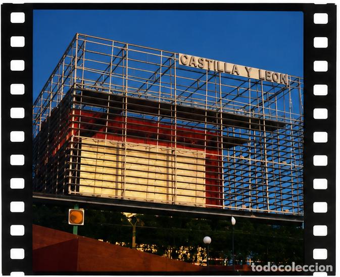 Fotograf&iacute;a antigua: Antigua diapositiva sin enmarcar de 60 x 60 - Pabell&oacute;n de Castilla y Le&oacute;n - Expo 92 (1992)