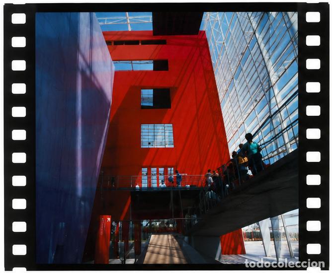 Fotograf&iacute;a antigua: Antigua diapositiva sin enmarcar de 60 x 70 - Pabell&oacute;n de Castilla y Le&oacute;n - Expo 92 (1992)