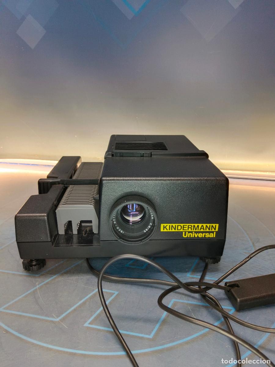 Fotograf&iacute;a antigua: proyector de diapositivas KINDERMANN UNIVERSAL, en su caja, con mando operativo