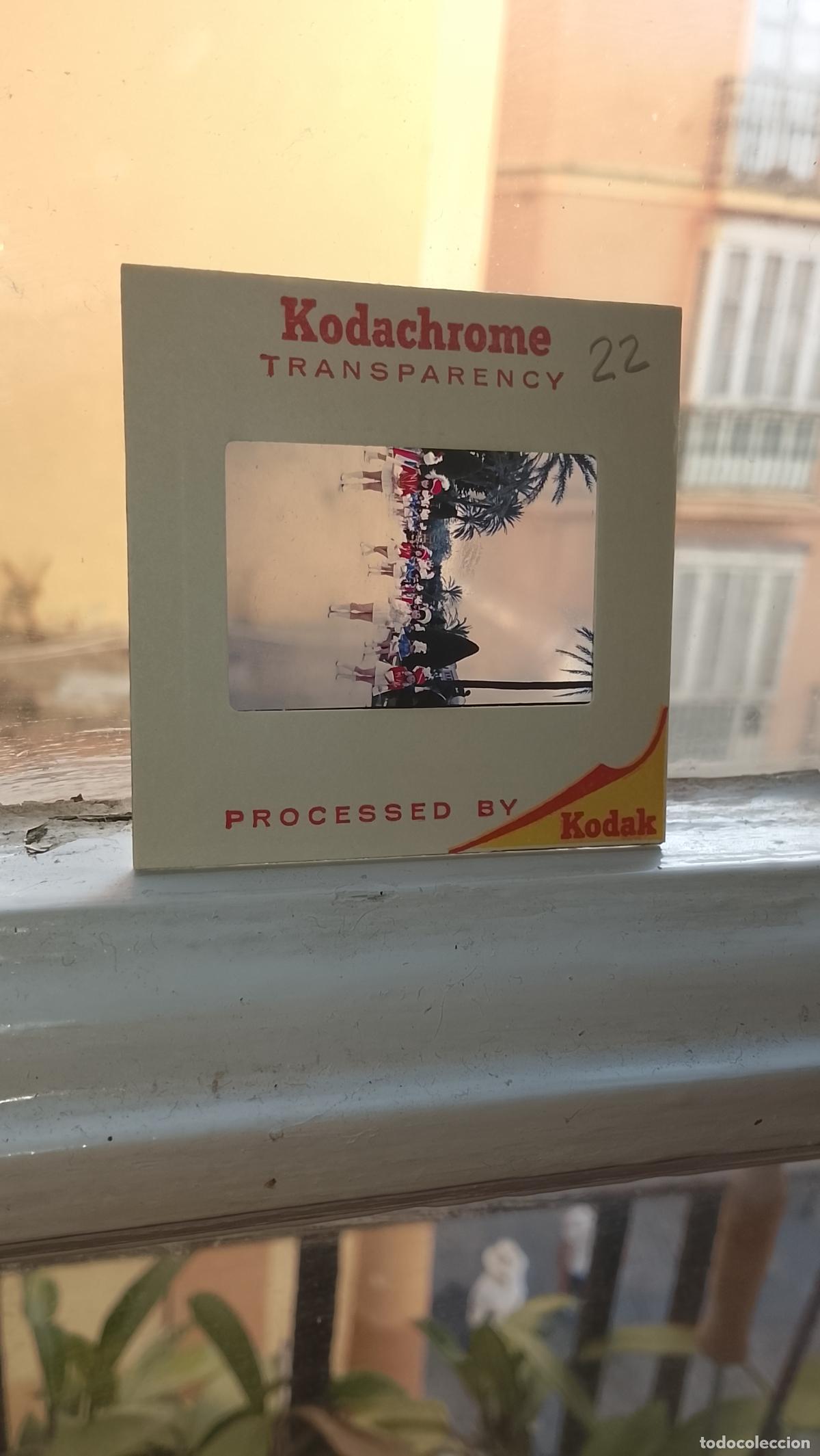 Fotograf&iacute;a antigua: DIAPOSITIVA HAGA SU OFERTA FIESTAS TIPICAS 1968 CARNAVAL DE CADIZ CABALGATA KODACHROME TRANSPARENCY