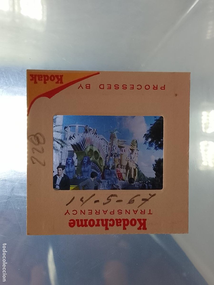 Fotograf&iacute;a antigua: DIAPOSITIVA HAGA SU OFERTA FIESTAS TIPICAS 1967 CARNAVAL DE CADIZ CABALGATA AGRUPACIONES DESFILES