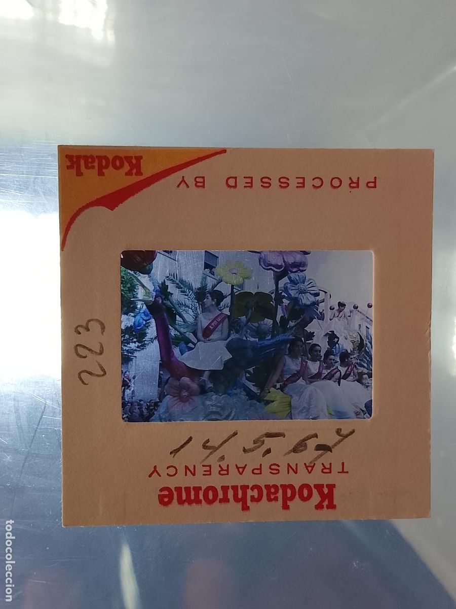 Fotograf&iacute;a antigua: DIAPOSITIVA HAGA SU OFERTA FIESTAS TIPICAS 1967 CARNAVAL DE CADIZ CABALGATA AGRUPACIONES DESFILES