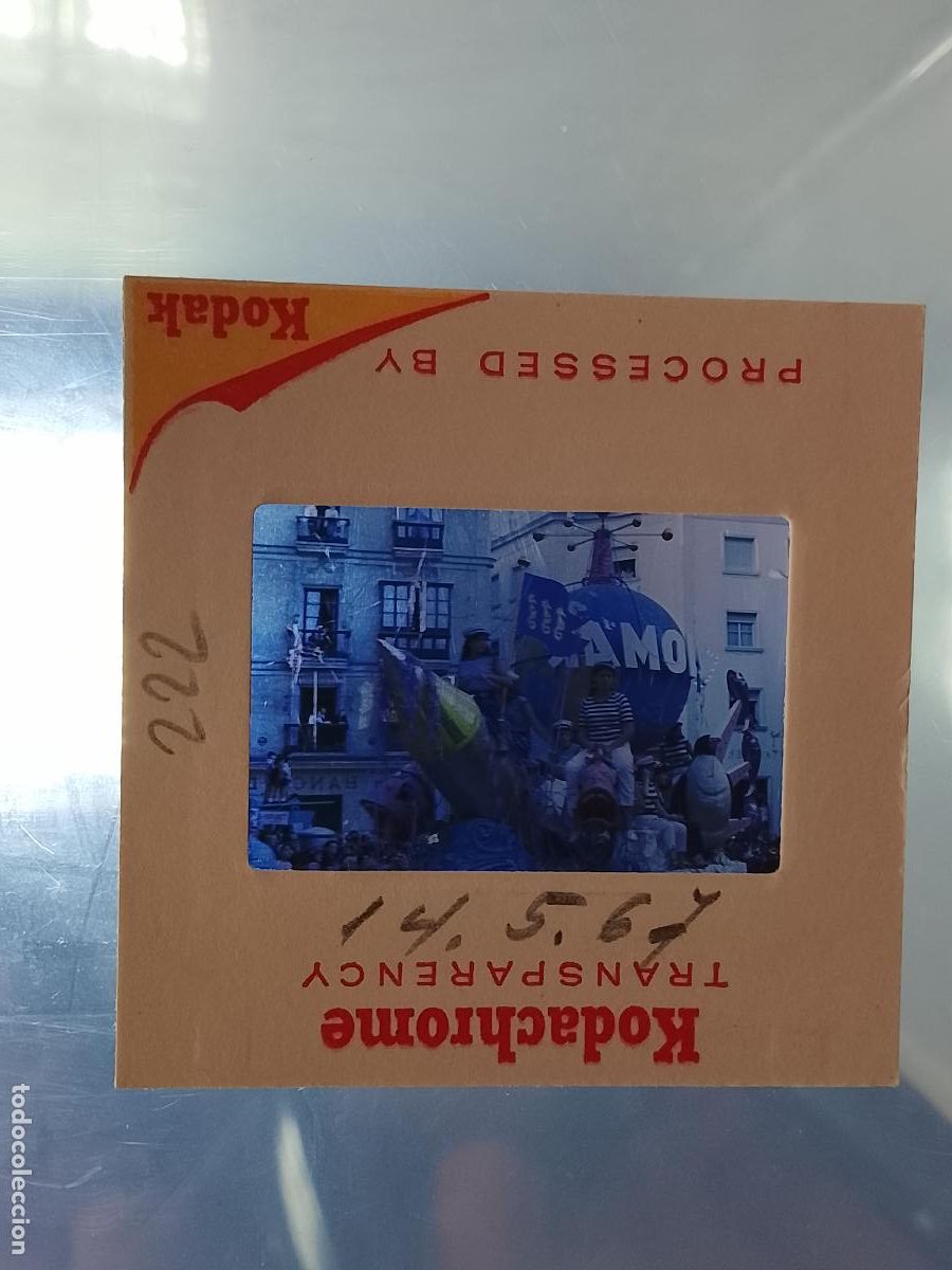 Fotograf&iacute;a antigua: DIAPOSITIVA HAGA SU OFERTA FIESTAS TIPICAS 1967 CARNAVAL DE CADIZ CABALGATA AGRUPACIONES DESFILES
