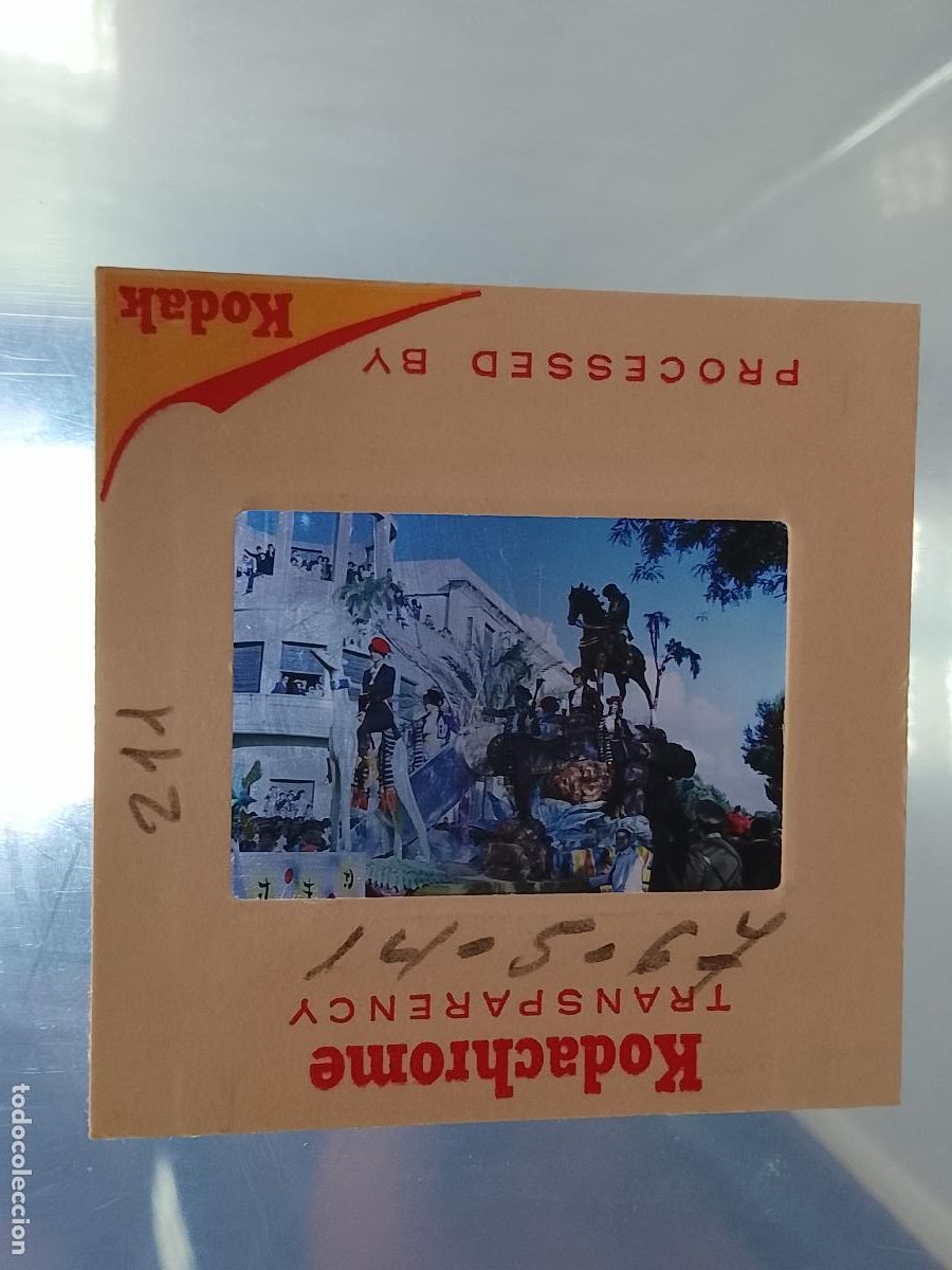 Fotograf&iacute;a antigua: DIAPOSITIVA HAGA SU OFERTA FIESTAS TIPICAS 1967 CARNAVAL DE CADIZ CABALGATA AGRUPACIONES DESFILES